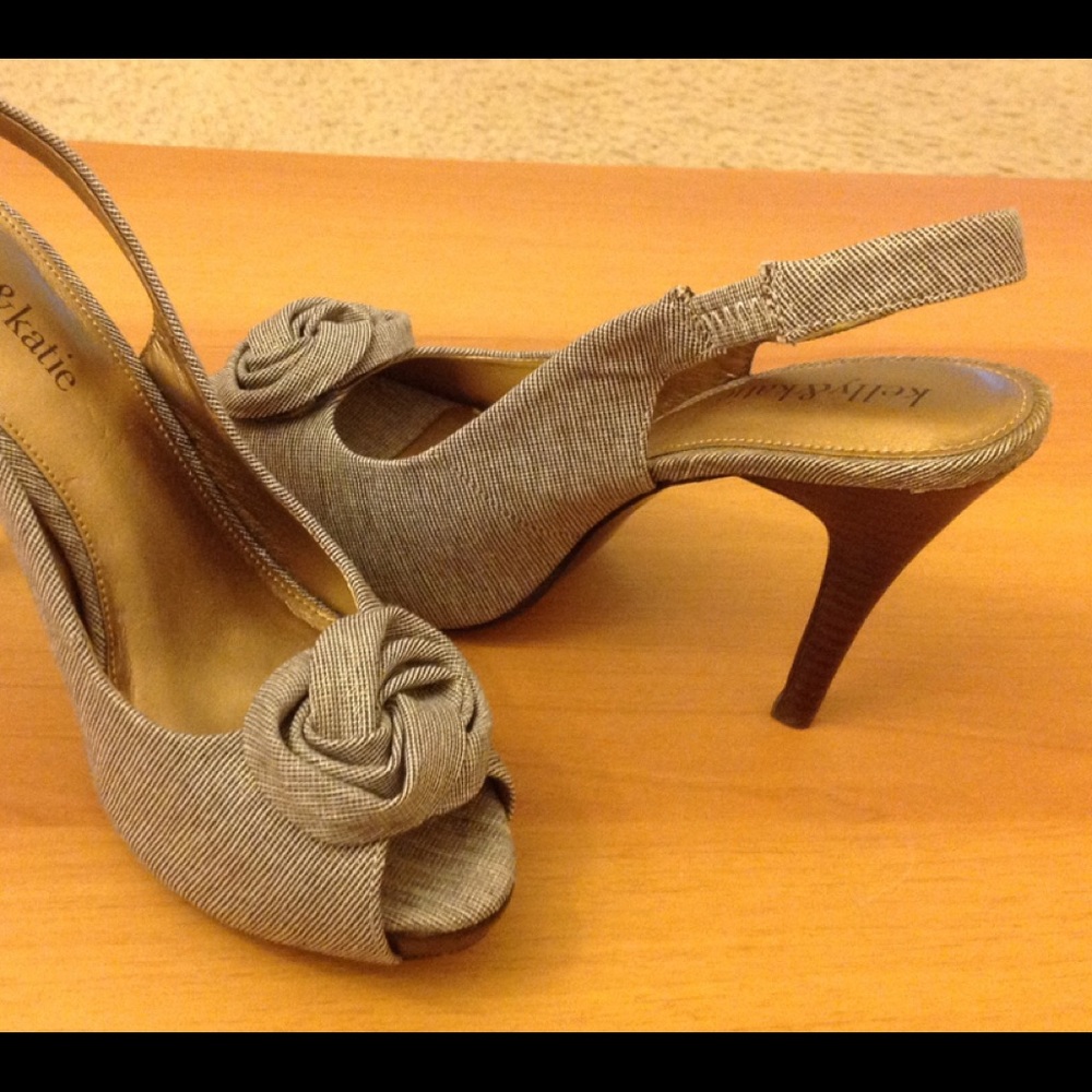 NWOT Kelly & Katie sling back open toe heeled pump